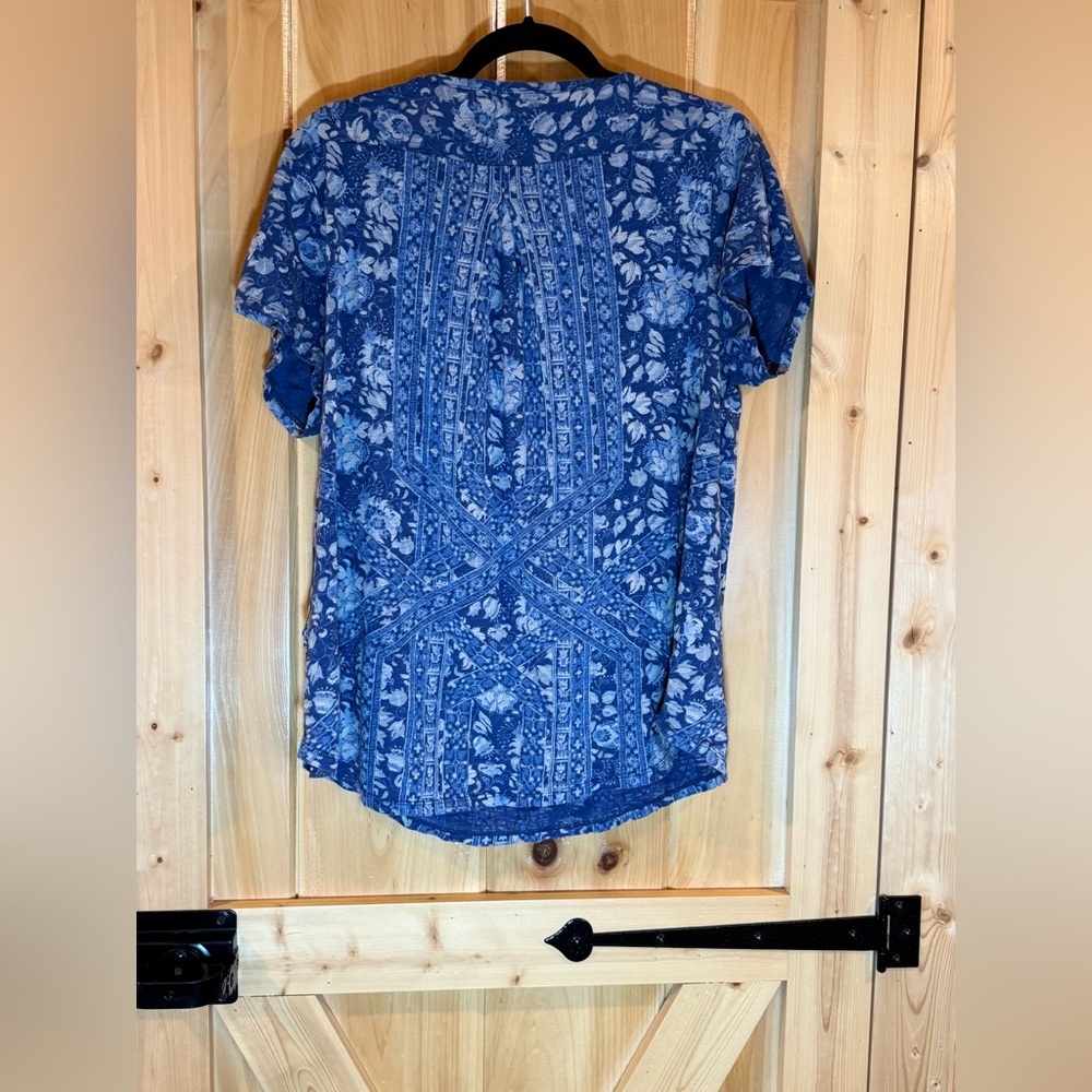 Lucky Brand Blue White Boho Floral Pileated V-Neck Tunic Blouse Top Plus Size 1X - Picture 11 of 11